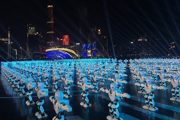 2016春晚540个伴舞机器人成为【最多机器人同时跳舞】的纪录保持者