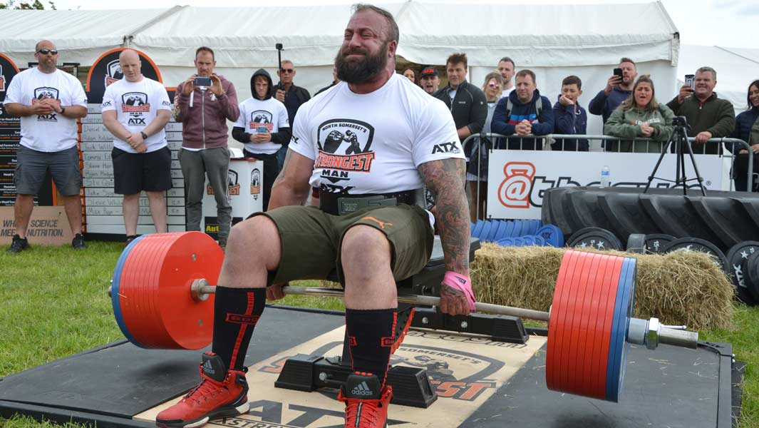 残疾大力士坐举505公斤获世界纪录认证