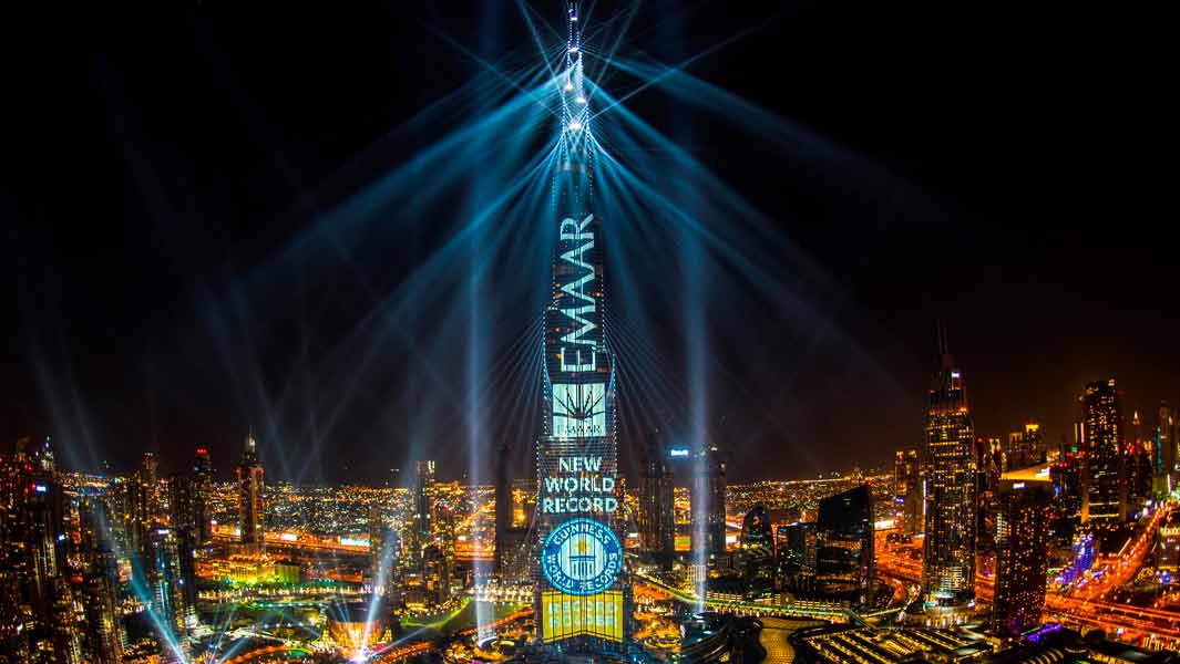 阿联酋迪拜举行大型灯光音乐表演喜迎2018新年