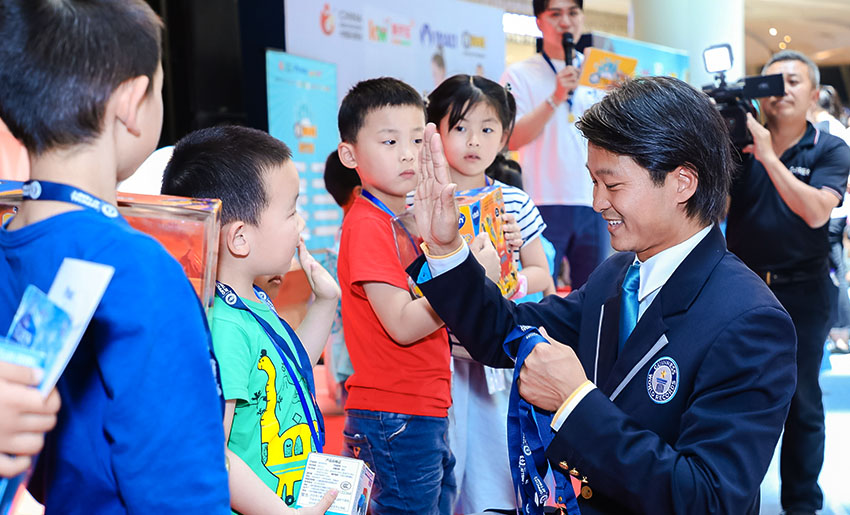 adjudicator with children