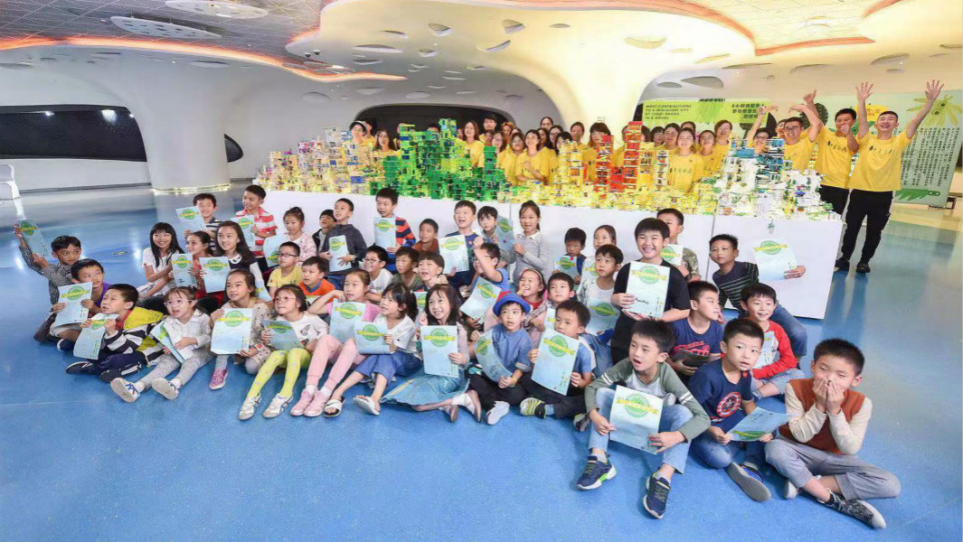 Most contributions to a miniature city by LEGO bricks in 8 hours