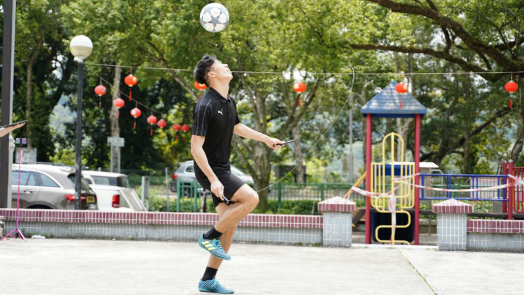 Most rope skips while keeping a football in the air with the head in one minute