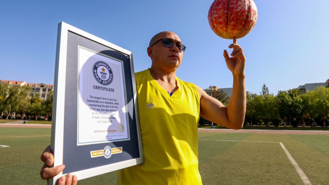 of-hu-shou-hong-holding-gwr-certificate-and-spinning-two-basketball-using-a-chopstick-717733