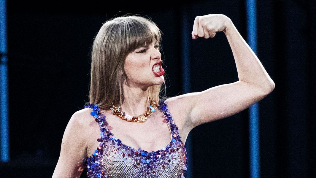 Taylor swift flexing bicep