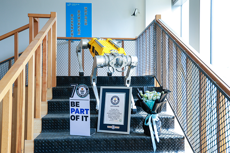 四足机器人“白犀”刷新最快的100米吉尼斯世界纪录