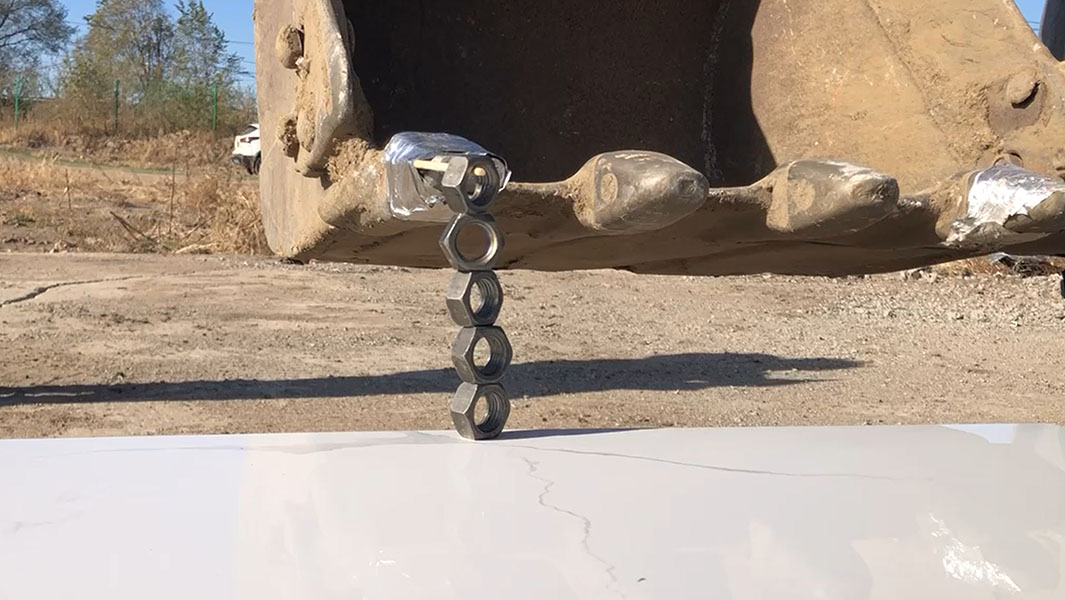 最快时间用挖掘机垒5个六角螺母