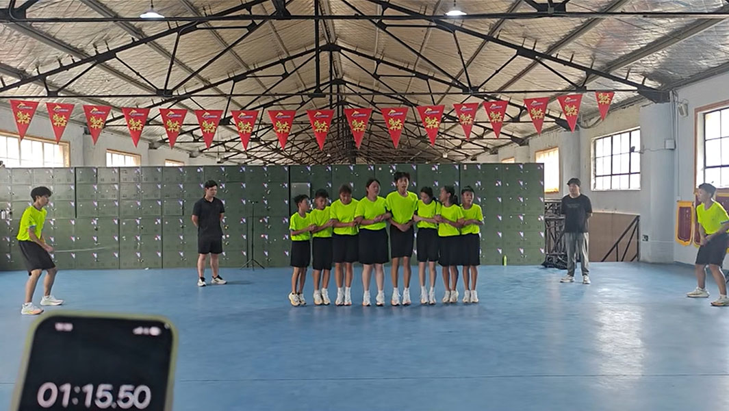 3分钟内8人一组跳同一根绳次数最多