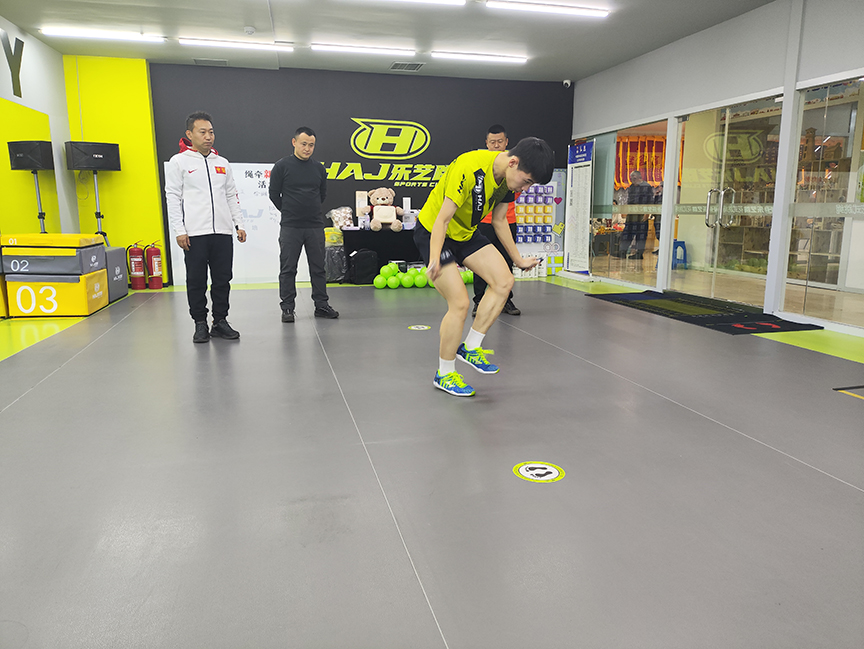 王嘉然 挑战1分钟单摇