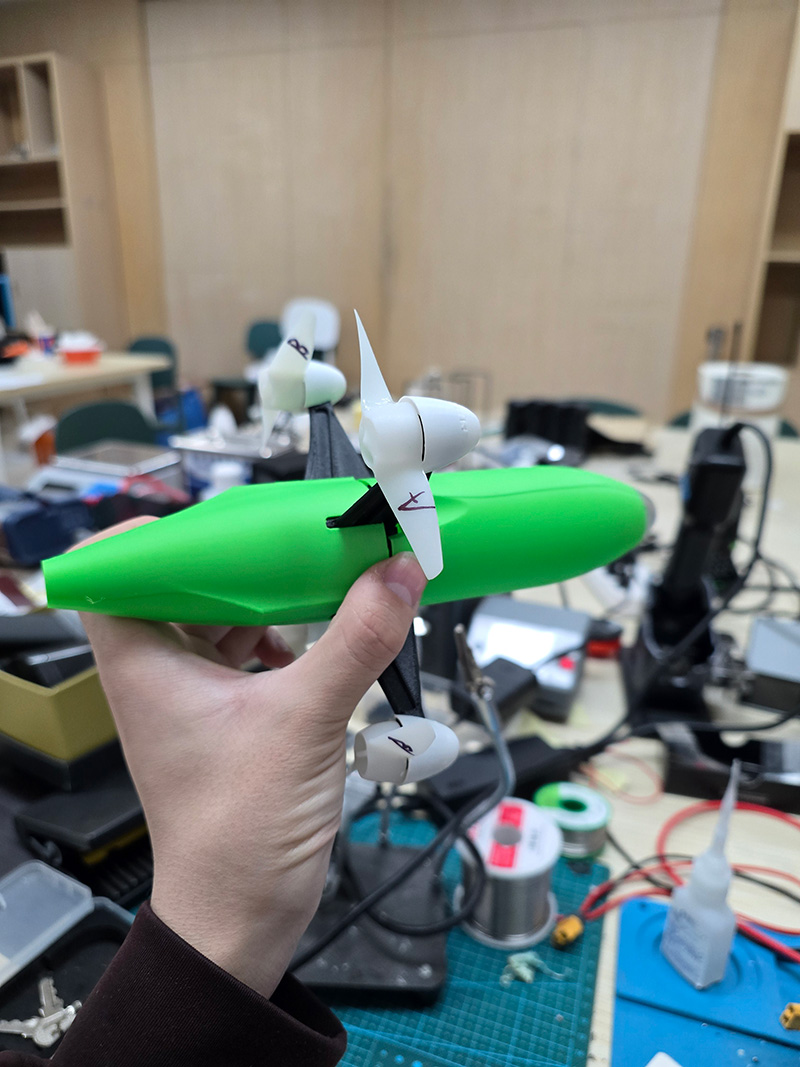 遥控微型四轴飞行器的最快地面速度