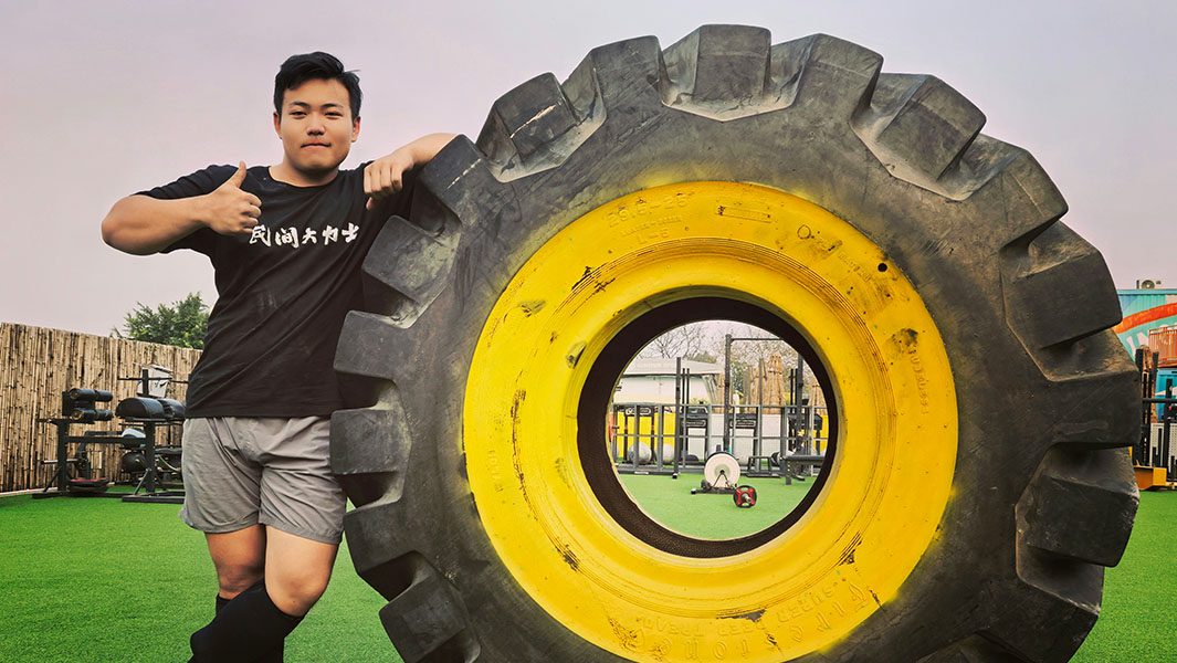 翻转最重的轮胎（男性）