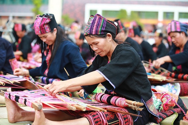 weaving-cloth-header