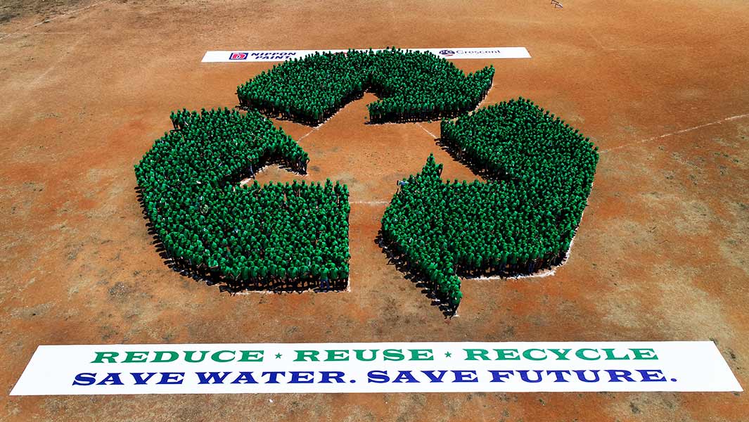 Largest human recycling logo