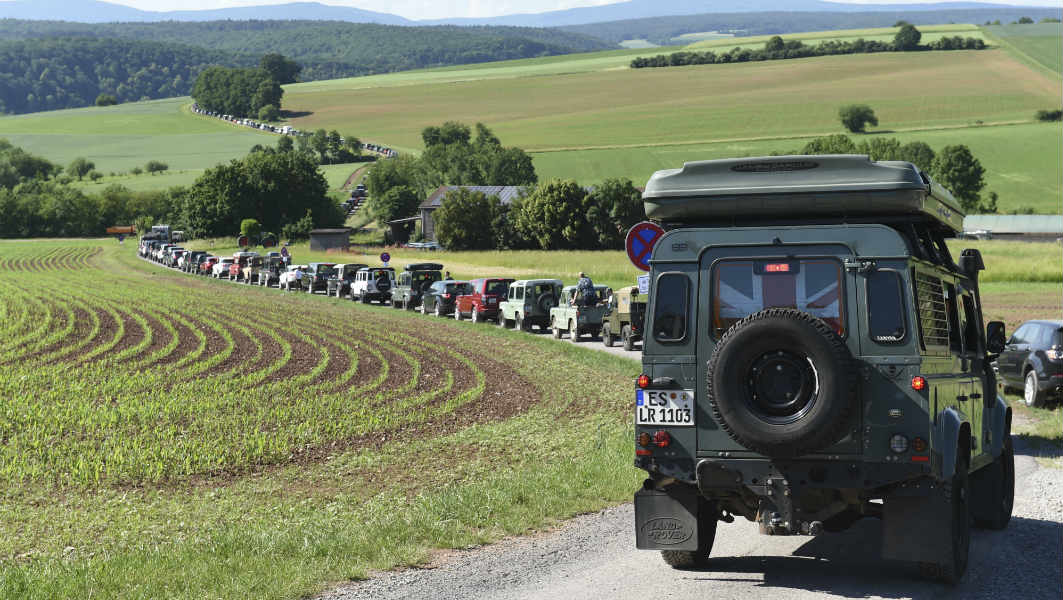 largest-landrover-parade-header