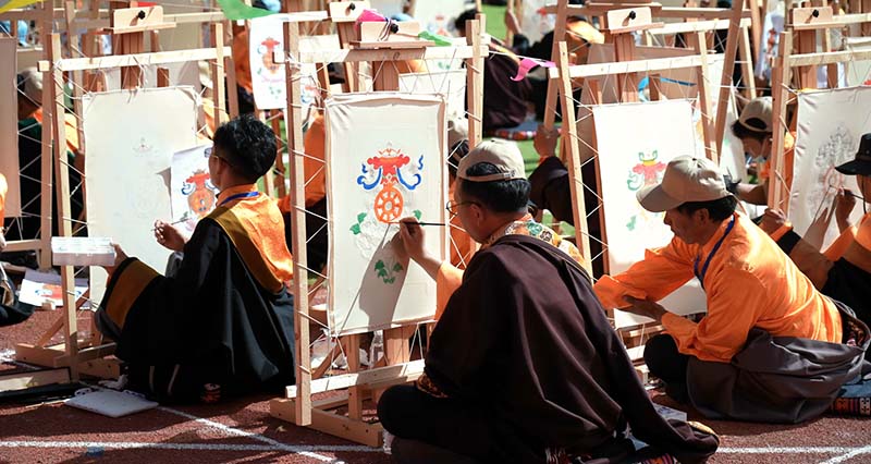1138名画师齐聚西藏昌都共绘唐卡创两项吉尼斯纪录