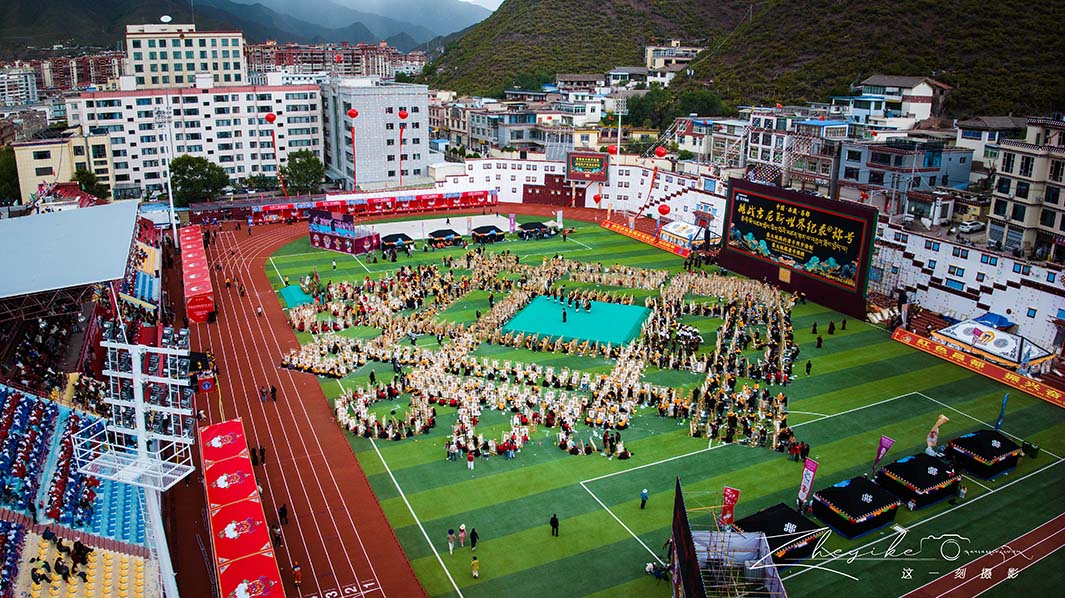 1138名画师齐聚西藏昌都共绘唐卡创两项吉尼斯纪录