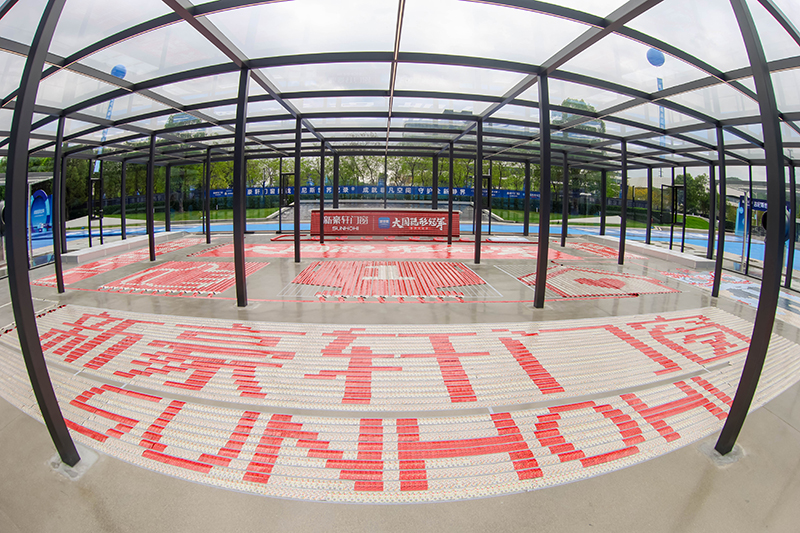 新豪轩门窗守护51725张扑克牌多米诺成功打破吉尼斯世界纪录