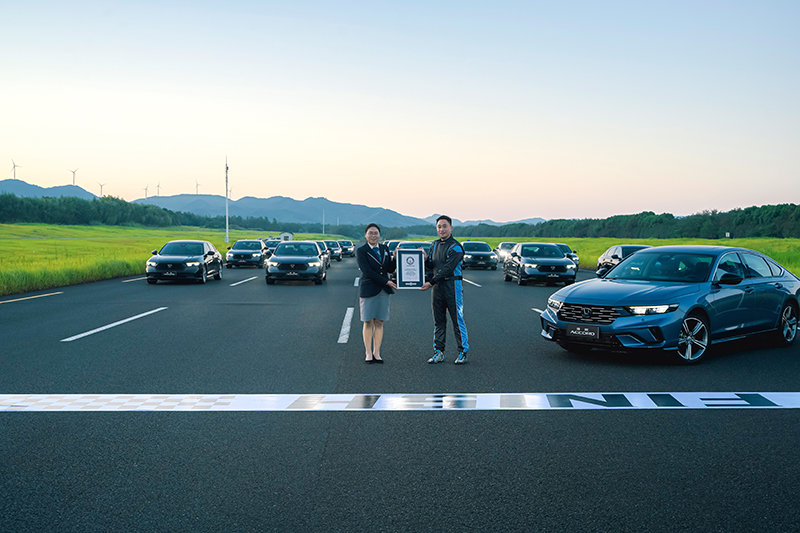 广汽本田雅阁创下30秒绕移动桩最多的吉尼斯世界纪录