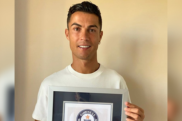 Ronaldo with cert